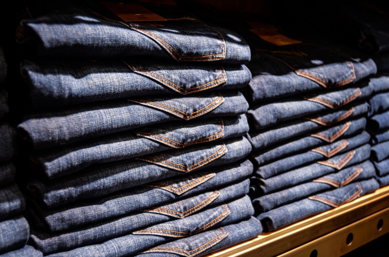 magasin-LES ARCS-min_jeans_pants_blue_shop_shopping_shelf_exhibition_buy-940702